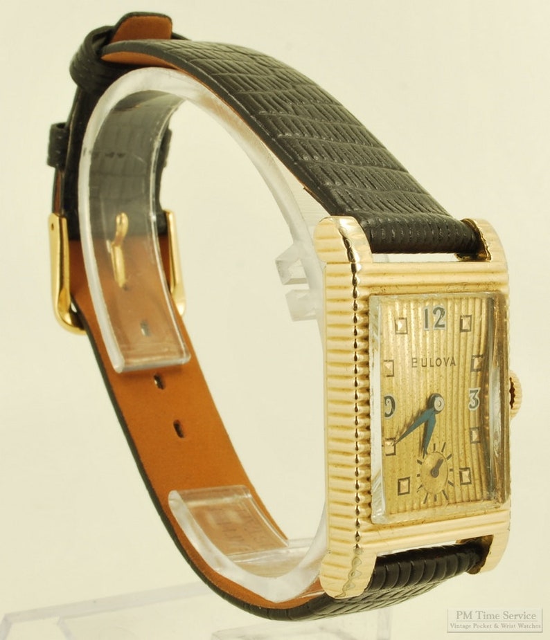 Bulova vintage grade 7AK 49 wrist watch, 21 jewels, distinctive yellow gold filled rectangular case with a scalloped design image 2
