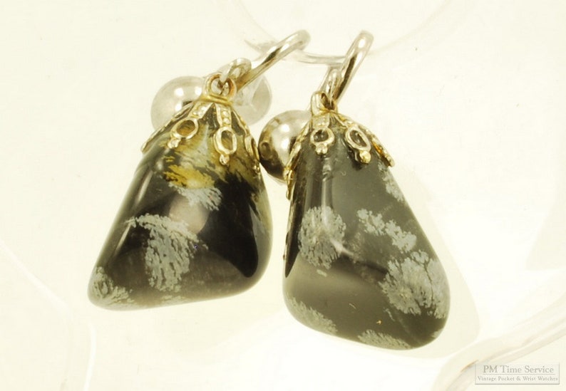 Vintage silver-toned metal & snowflake obsidian solitaire-style screw-back earrings with filigree settings image 1