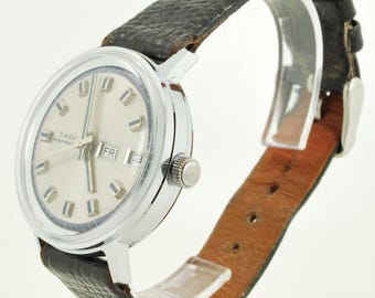 Timex vintage wrist watch with day & date, heavy chrome and stainless steel round case