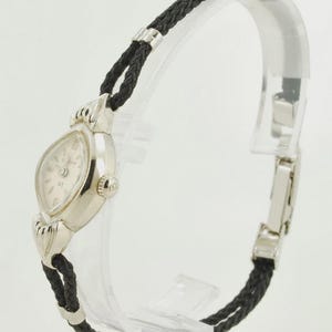 Bulova grade 5AD vintage ladies&#39; wrist watch, 23 jewels, elegant white gold (filled) oval case with a narrow bezel