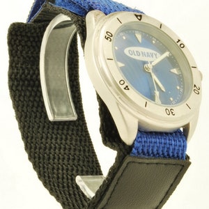 Old Navy quartz wrist watch, heavy chrome & stainless steel case, dark blue dial with sunburst style finish image 2