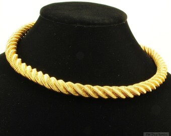 24" vintage gold-toned base metal spiral-spring necklace, slender open clover-leaf shaped links, fancy textured finials