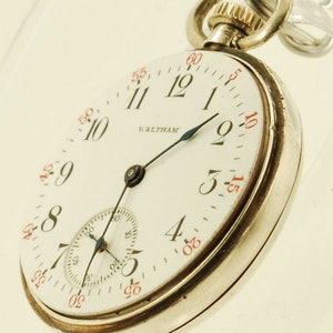 Waltham grade 315 vintage ladies' pocket watch, 3-0 size, 15 jewels, Sterling silver case, Mary Aquinas script image 2