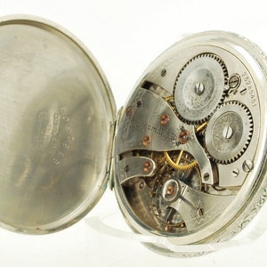 Waltham grade No. 1225 Colonial B vintage pocket watch, 12 size, 17 jewels, silver-toned engraved case, fancy dial image 4