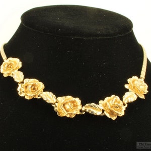 Collier ras de cou de style rose doré vintage de 45 cm 15,5 po. avec roses en 3 dimensions et maillons gravés en forme de feuille image 1