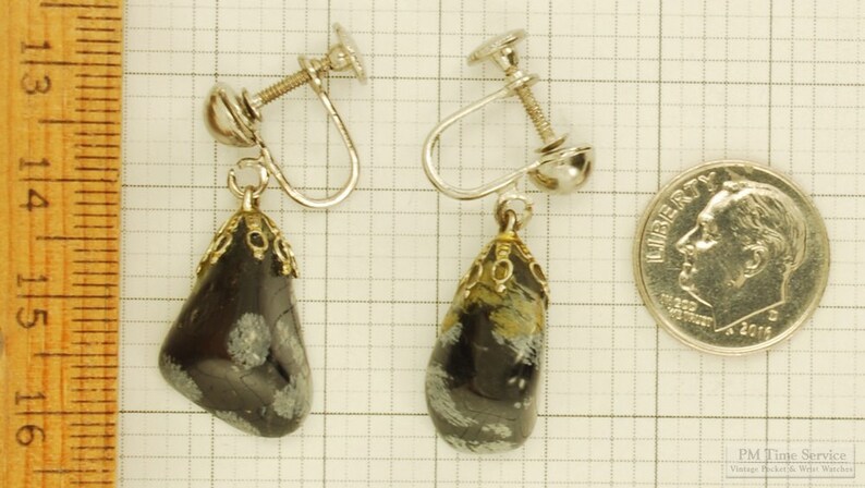 Vintage silver-toned metal & snowflake obsidian solitaire-style screw-back earrings with filigree settings image 2