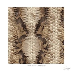 Puede incluir: Un patr&oacute;n repetitivo que presenta una textura realista de piel de serpiente con escamas hexagonales en tonos beige, bronceado y marr&oacute;n oscuro. El dise&ntilde;o incluye el texto 100% SCALE PREVIEW en la parte inferior y la palabra Designs en cursiva.