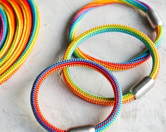 Braccialetto in corda arcobaleno - Braccialetto LGBTQ Pride, cinturino in corda multicolore da 6 mm impermeabile e resistente ai raggi UV, braccialetto multicolore unisex, regalo Gay Pride