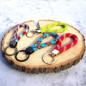 Climbing Rope Keychains Multicolor Mountain Rope Keytag Outdoor Utility Rope Accesories for Climbers Backpackers Travelers Adventurer Hikers