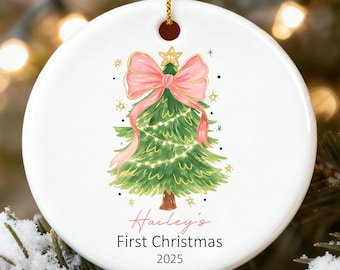 Baby erste Weihnachtsverzierung 2025, personalisierte erste Weihnachtsverzierung, Baby Girl Name Weihnachtsdekoration, Baby Familienandenken