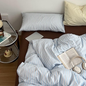 Zestaw pościeli bawełnianej w niebieskie paski, komplet poszewek na kołdrę ze 100% bawełny, minimalistyczna pościel w paski, estetyczna pościel do pokoju w akademiku, wystrój sypialni w stylu preppy
