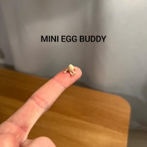 Mini Egg Figurine Set: Tiny Desk Decor Collectibles - Fun Gift