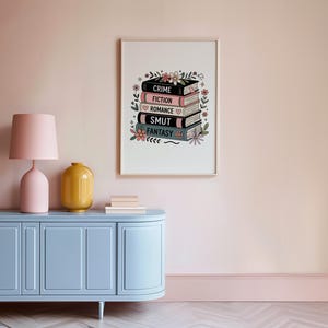 Plakat artystyczny „TBR Book Stack”: Kącik czytelniczy dla miłośników książek