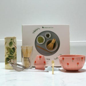 Hand-Painted Strawberry Matcha Set – Pink Ceramic Matcha Bowl with Bamboo Whisk & Chasen Holder, Japanese Tea Ceremony Gift Set