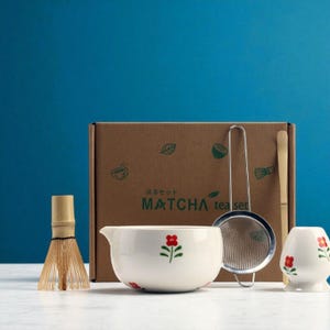 Colorful Floral Matcha Set – Ceramic Matcha Bowl with Hidden Animal, Japanese Tea Gift, Coco Bowl, Unique Memorial Gift for Flower Lovers