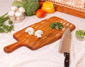 Tabla de cortar de madera hecha a mano con asa / Tabla de cortar de 40 x 18 cm / Decoración rústica de cocina / Tabla para servir quesos