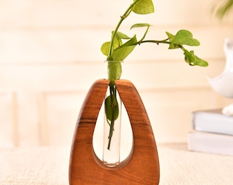 Jarrón decorativo de madera de acacia hecho a mano / Jarrón minimalista de madera con tubo de vidrio / Regalo rústico para decoración del hogar