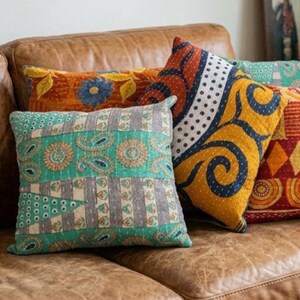 Ręcznie robiona poszewka na poduszkę Kantha, poduszka z patchworkowym wzorem sari w stylu vintage, poszewka na poduszkę boho, haftowana poduszka bawełniana, zrównoważony wystrój domu