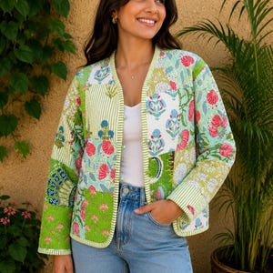 Baumwoll-Patchwork- gesteppte Jacke, Damen-Block-Print-Mantel, Boho-Stil-Wendejacke, handgefertigte Kantha-Jacke, floraler Boho-Mantel
