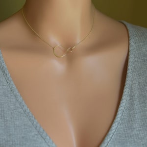 Sideway Eternity Halskette, Karma Schmuck, Zarte Gold Choker Halskette, Minimalistische Halskette, Freundschaftsgeschenk, Brautjungfern Geschenk