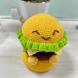 Handmade Crochet Burger Plush, Cute Amigurumi Hamburger Doll, Fun Stuffed Food Toy, Unique Gift for Kids, Food Lovers or Home Decor