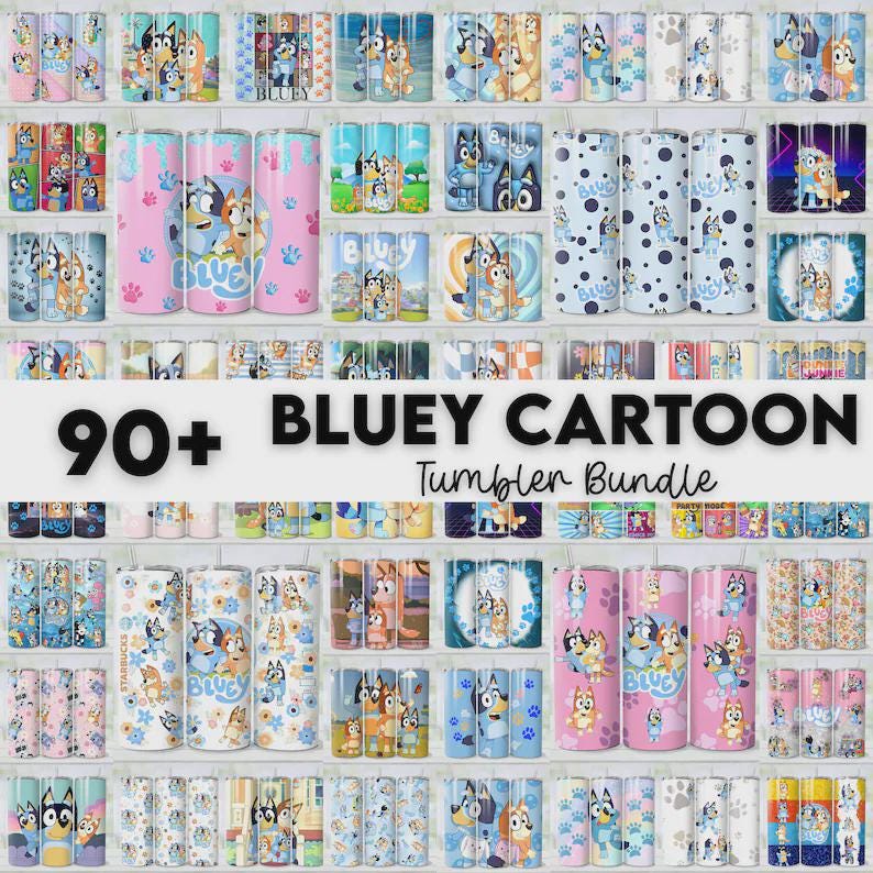 Op de afbeelding: Een verzameling van 90+ Bluey cartoon bekers, met diverse ontwerpen met de Bluey karakters. De bekers zijn in verschillende kleuren, waaronder roze, blauw en wit, met pootafdrukken en karakter illustraties. De tekst "90+ BLUEY CARTOON Tumbler Bundle" is zichtbaar.