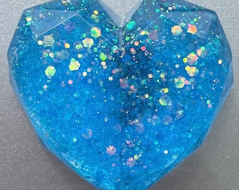 Icy blue geometric diamond heart magnet
