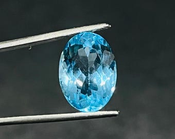 Faceted Blue Topaz Gemstone: Oval Cut, 8 Carat Loose Stone