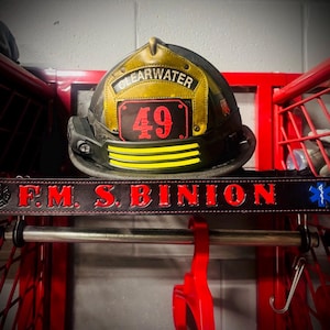 Etiqueta de cuero personalizada para el nombre del casillero de bomberos