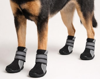 Zapatos transpirables para perros con correas ajustables, botas ligeras de malla para paseos al aire libre, zapatos antideslizantes para patas de mascotas para perros pequeños y medianos.