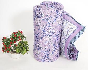 Wendbare, handgenähte Tagesdecke mit Blockdruckmuster aus Baumwolle in Grün und Rosa (King/Queen-Size)
