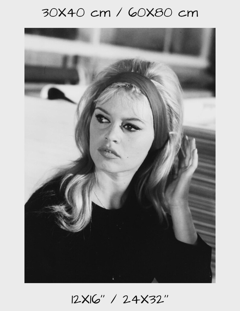 May include: Black and white photograph of a woman with blonde hair wearing a dark top and a red headband. The image includes the text "30x40 cm / 60x80 cm" and "12x16" / 24x32".