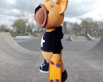 Crochet French Bulldog Skater Toy: Handmade Amigurumi Dog with Wire Frame