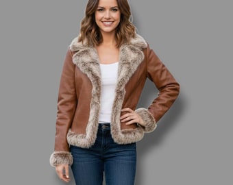 Handgefertigte Damen Lammfell-Fliegerjacke im Shearling-Stil mit Kunstpelz gefüttert