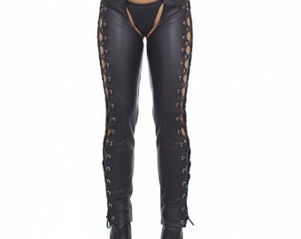 Damen-Chaps aus schwarzem Leder mit seitlichen Schnürsenkeln und abnehmbaren Slips