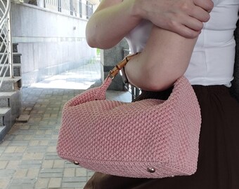 Gehäkelte Tasche mit Bambusgriff, handgefertigte Henkeltasche, strukturierte Kordelhandtasche mit Reißverschluss und Fach, gehäkelte Handtasche in Wunschfarbe
