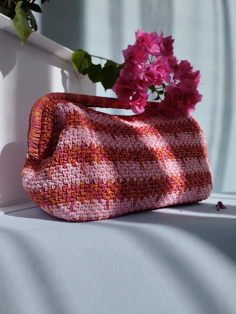 Patrón PDF para bolso de rafia a crochet con videotutorial, bolso con estructura metálica, bolso de hombro de verano DIY, bolso de mano DIY, descarga digital imagen 2