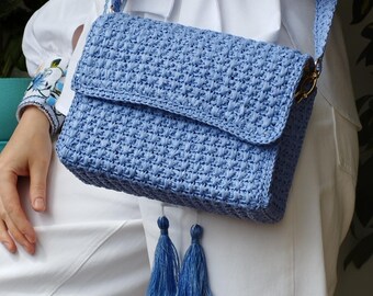 Bast-Schultertasche, handgefertigte Sommerhandtasche mit Baumwollfutter, leichte Webtasche, Basttasche in Wunschfarbe, Alltagshandtasche für Damen