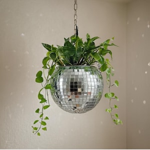10cm Silver Disco Ball Planter – Hanging Mirror Mosaic Pot with Chain & Wooden Ring | Retro 70s Macrame Plant Hanger | Gift Box Included