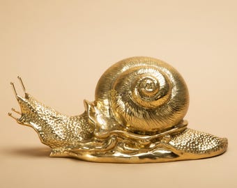 Escultura de caracol de latón dorado, figura de animal hecha a mano, decoración de lujo inspirada en la naturaleza para el hogar o la oficina.