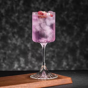 Hand-blown glass wine glasses | vertical striped cocktail glasses | crystal glass stemware | wine glasses | champagne glasses