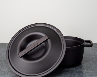Personalized! Seasoned Cast Iron Dutch Oven, 5.5 QT