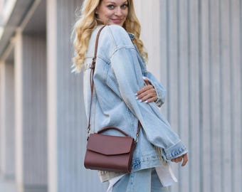 Sac bandoulière personnalisé en cuir marron, sac à main vintage monogrammé pour femme, sac à main avec initiales personnalisées, cadeau pour son 3e anniversaire de mariage.