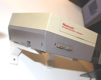 Soporte de pared para consola Nintendo NES (impreso en 3D) (tornillos de montaje incluidos)