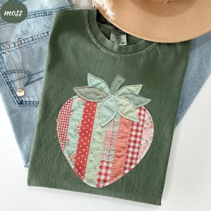 Strawberry Shirt, Patchwork Quilted Farmhouse Berry Tee, Rustic Gingham Floral Cottagecore Aesthetic, Vintage Print Comfort Color Shirt