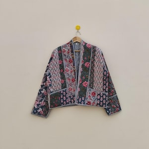 Handgjord quiltad bomullsjacka, handgjord jacka, bohemisk blommig jacka, vändbar kappa – Kantha kimono-stil kort jacka för kvinnor, present