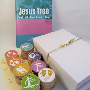 Árvore de Jesus da QUARESMA - tamanho MÉDIO de ornamento com livro 6x9 - Caminhe com Jesus pela Quaresma, Páscoa - conjunto de 64 peças
