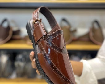 ペシャワリの伝統工芸品、手作りのチャパル、男性用トラディショナルサンダル、男性へのギフト、本物の履物