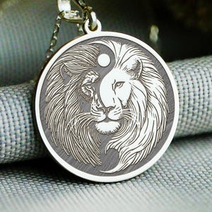 Lion Yin Yang Necklace – Balance & Power Pendant, Dual Lion Design, Gold or Silver Animal Totem Jewelry, Spiritual Gift for Him or Herx