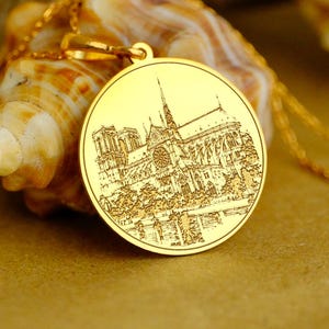 Colgante de la Catedral de Notre Dame: collar con la arquitectura parisina en oro de 14 quilates, plata de ley, chapado en oro u oro rosa: joyería gótica emblemática